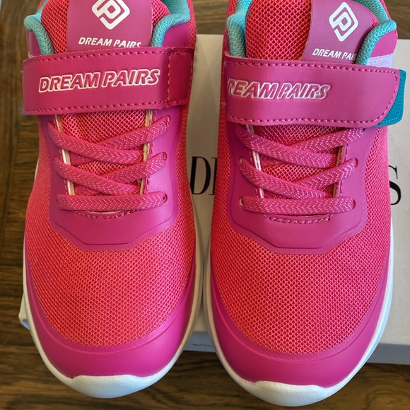 New in box girls pink sneakers - Picture 2 of 6